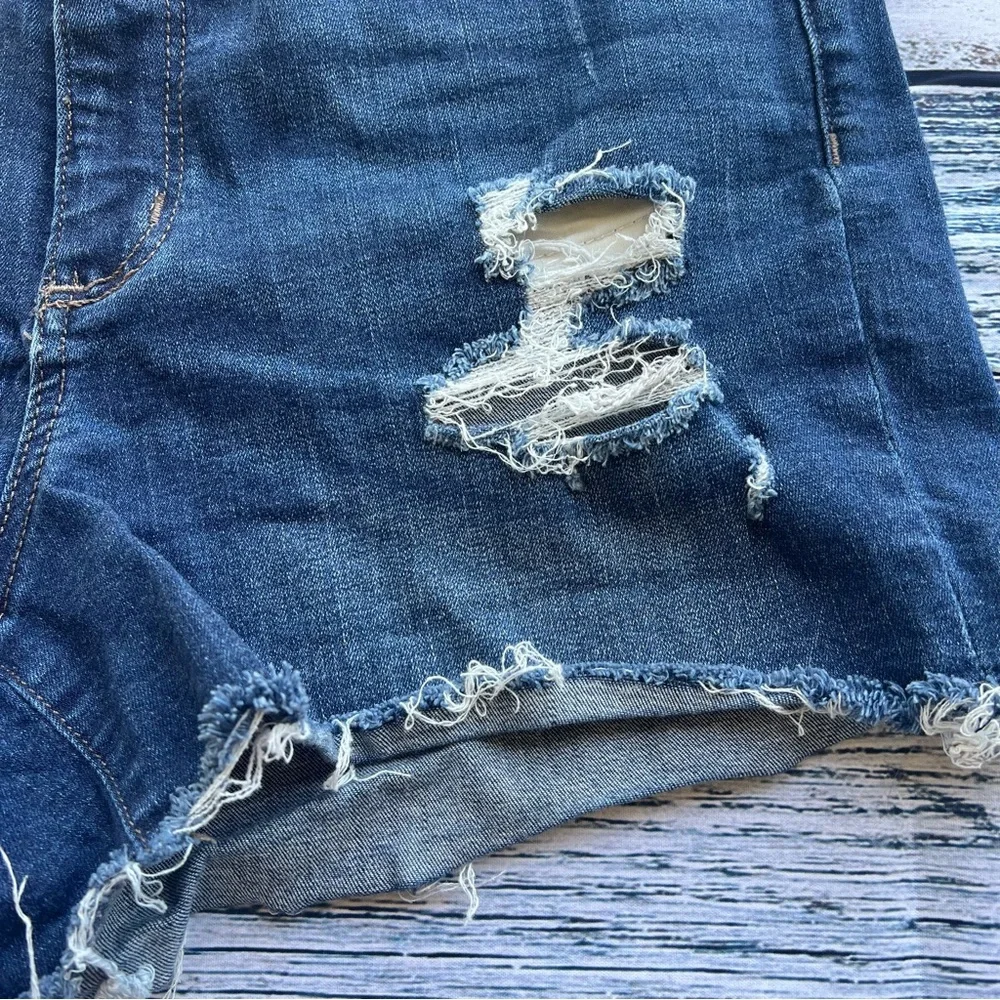 Universal Threads Hi Rise Midi Womens Distressed Denim Short size 14 (32 waist)